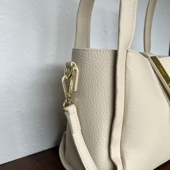 Womens Handbag. - Picture 4 of 10